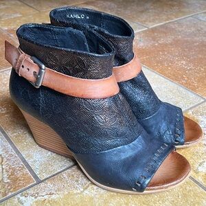 Miz Mooz Leather Peep-Toe kahlo bootie Sz 38